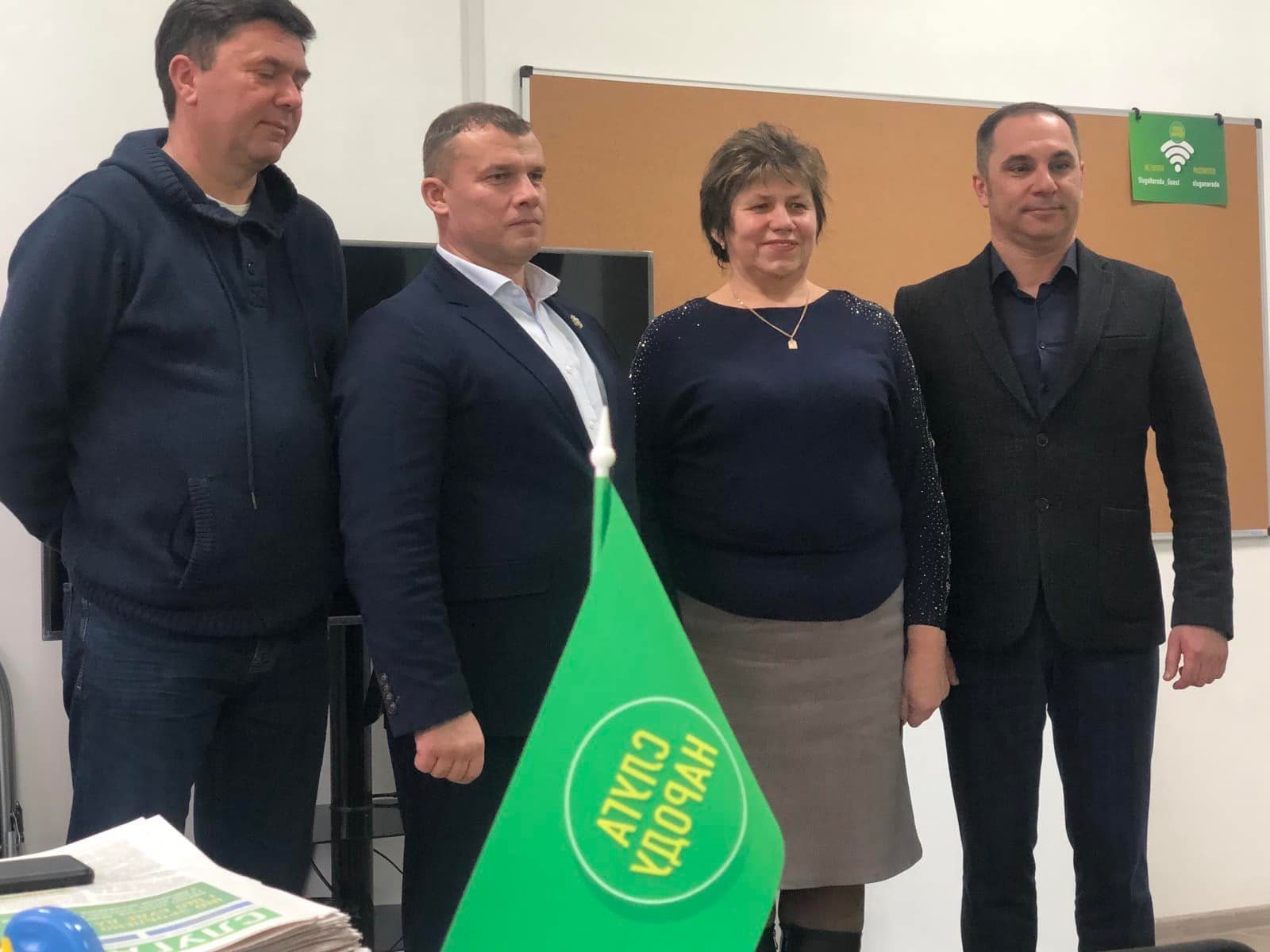 Скадовськ, слуги, народу