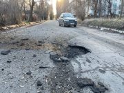 Росіяни обстріляли Херсон: пошкоджені магазини, будинок та електромережа