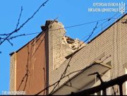 У Херсоні влучання в житлову багатоповерхівку