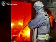 Рятувальники ліквідували пожежу в багатоповерхівці Херсона після атаки FPV-дронів