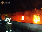На Херсонщині вночі згорів будинок, 79-річного господаря госпіталізовано з опіками