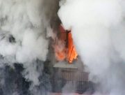 На Херсонщині поліцейські винесли паралізовану жінку та її безпритомного сина з палаючого будинку
