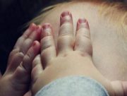 На Херсонщині рятувальники допомогли мамі потрапити до дому де залишився малюк