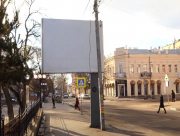 У Херсоні оновлюють конструкції для зовнішньої реклами