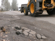 У Херсоні відновили ремонт однієї з найгірших доріг
