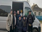 Волонтери евакуювали ще 12 жителів Бериславської громади