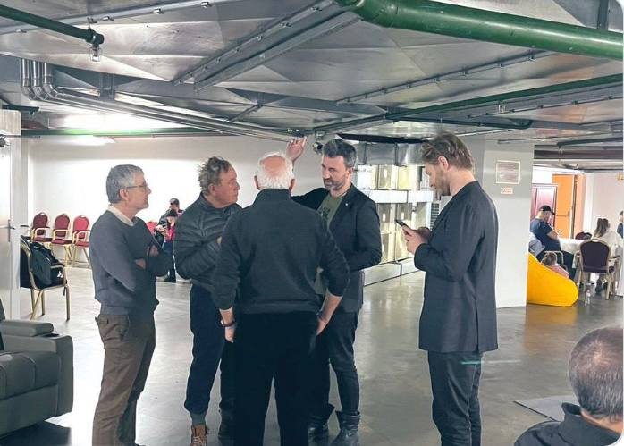 Жозеп,Боррель,провів,ранок,укритті