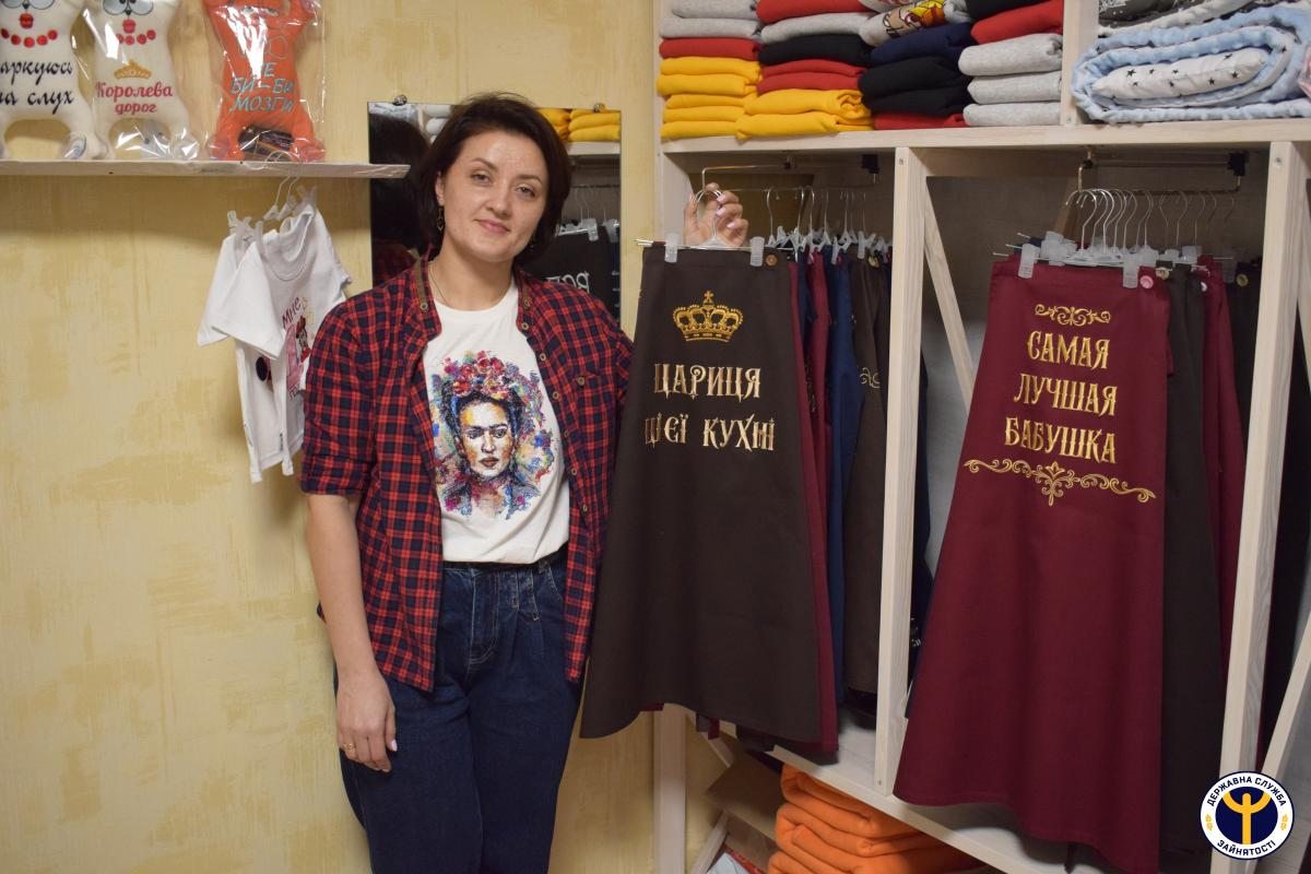 ательє, вишивка, барвисто