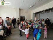У Херсоні дітей від війни відволікають аніматори