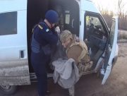 У Бериславі на Херсонщині поліцейські евакуювали двох чоловіків (ВІДЕО)