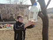 У селищі під Херсоном діти підгодовують пернатих сусідів