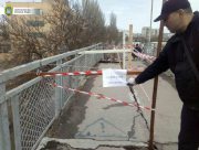 У Херсоні огородили мостоперехід до залізничного вокзалу