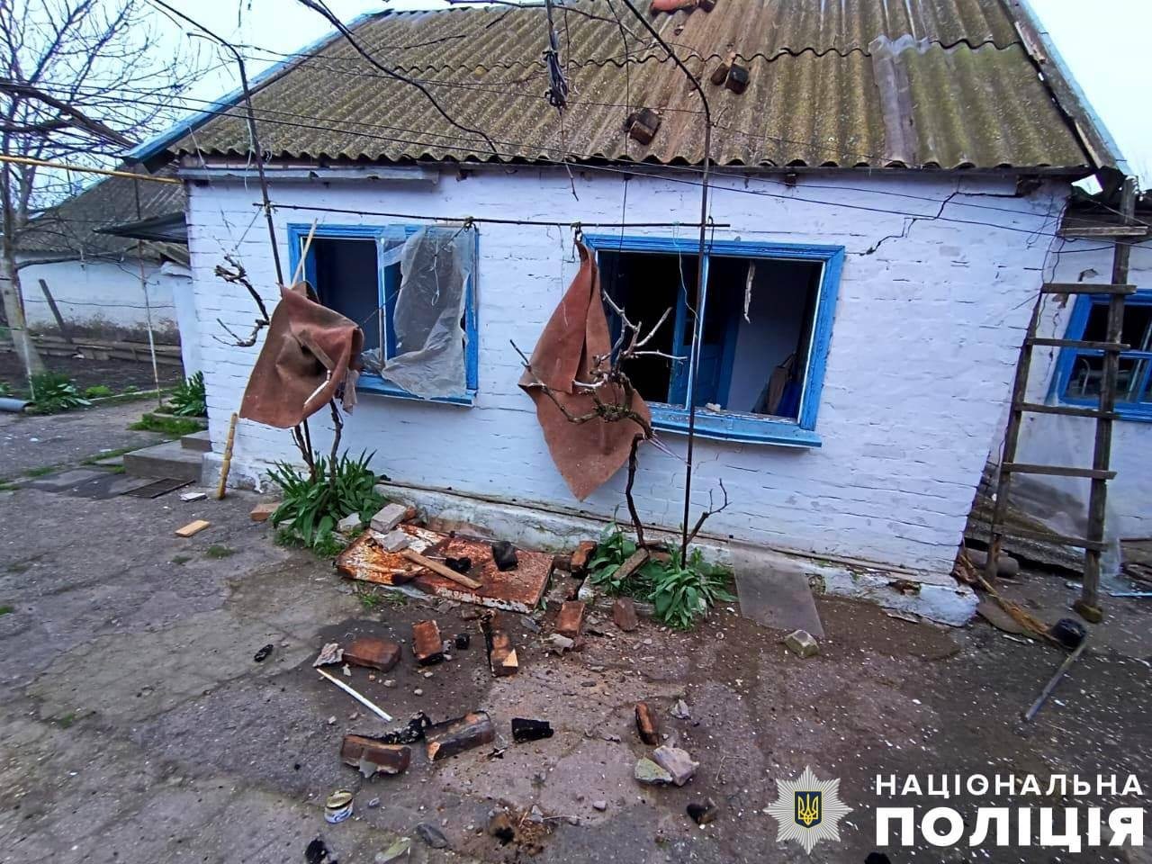 Росіяни скинули вибухівку на житловий будинок у селі Качкарівка, постраджав чоловік