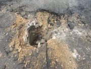 Російські військові обстріляли автобусну зупинку в Херсоні