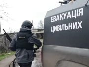 Поліцейські евакуювали мешканців обстрілюваного села на Херсонщині