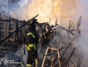 Рятувальники загасили масштабні пожежі у Херсоні після обстрілів