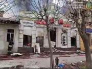 Окупанти знову атакували центр Херсона: спалахнули пожежі у житлових кварталах (ВІДЕО)