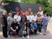 Херсонці в день вишиванки розмалювали укриття