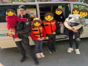 Поліцейські допомогли багатодітній родині евакуюватися з обстрілюваного Херсона (ФОТО)