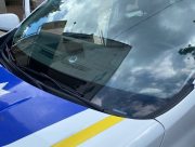 У Херсоні окупанти пошкодили два службові автомобілі поліції