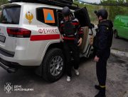 Рятувальники "ФЕНІКС" евакуювали чоловіка з небезпечного району Херсона