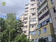 Російський дрон атакував житловий квартал у Херсоні: є постраждала та пошкоджено будинки (ВІДЕО)