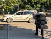 Поліцейські врятували літню жінку та її доньку з обстрілюваного селища на Херсонщині
