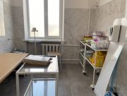 Російський дрон атакував зупинку громадського транспорту в Херсоні: поранений чоловік