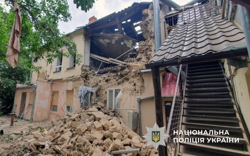 Ворожі удари по Херсонщині: пошкоджено 70 об'єктів, є загибла та 23 поранених