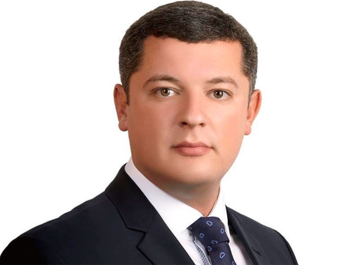 Партія, півострів, Устинов