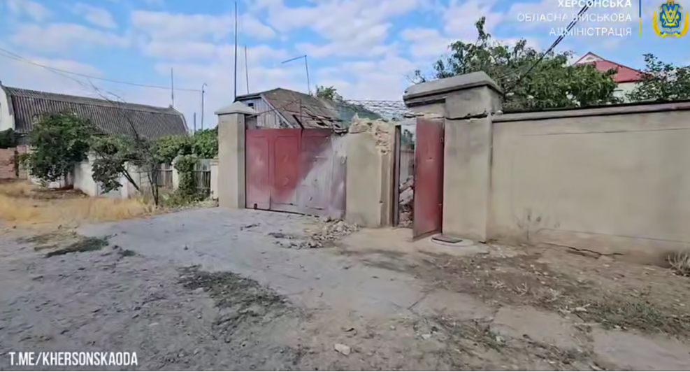 Росіяни, обстріляли, Корабельний, район, Херсона, постраждала, жінка, госпіталізували, надали, необхідну, медичну, допомогу, амбулаторне, лікування, оселі, вибито, шибки, уламками, пошкоджено, фасад, будинку