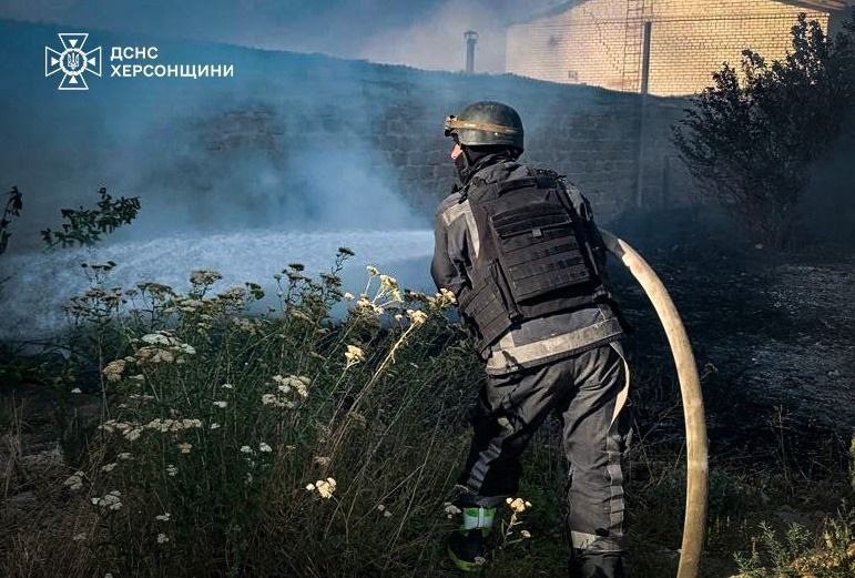 Херсонщині, через, ворожі, атаки, виникли, пожежі, згоріло, понад, 5 гектарів, рослинності, рятувальники, ДСНС, Херсонської, області, вогнеборці, гасіння, пожеж, природних, екосистемах