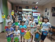 Юні херсонці дізналися про користь паперових пакетів у бібліотеці