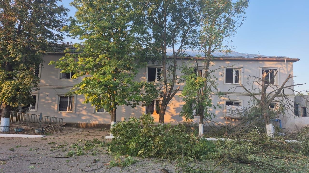 Російські, війська, вночі, обстріляли, Білозерку, Херсонського, району, пошкоджено, аптеку, медзаклад, магазини, будівлях, вибито, шибки, зруйновано, дахи, двері, частини, стін