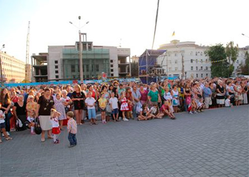 Такого позора площадь Свободы еще не видела (размышления не профессионала)