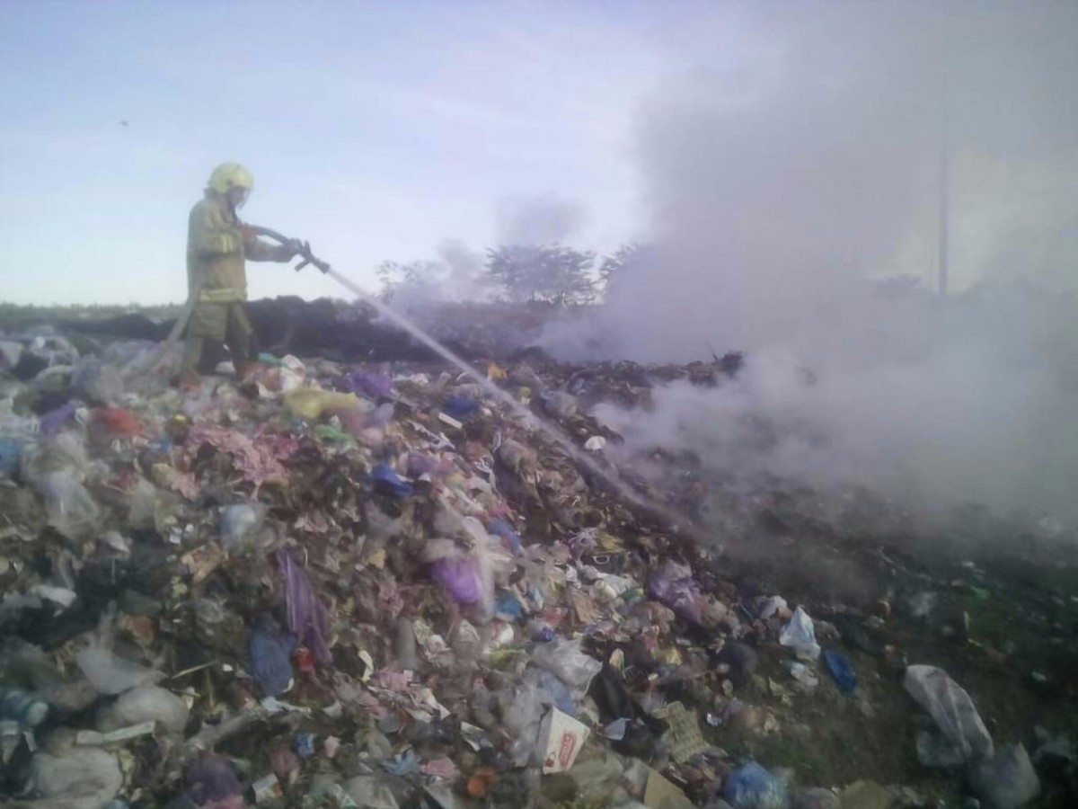 Берислав,пожар,мусор