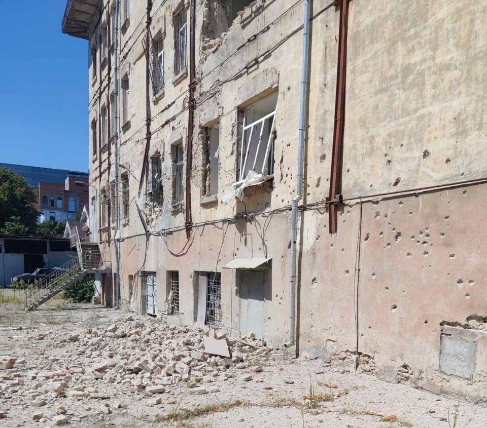 Російські, обстріли, Херсонщини, загинула, жінка, двоє, людей, поранено, зруйновано, лікарню, житло, пошкоджено, медичний, заклад, багатоповерхівку, адміністративну, будівлю, приміщення, супермаркету, службовий, автомобіль, поліції