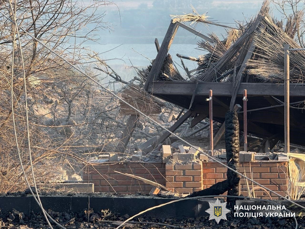 Вісім, поранених, зруйновані, будинки, Херсонщину, атакували,  російські, війська, окупанти, застосували, артилерію, міномети, реактивні, системи, залпового, вогню, авіацію, безпілотники, Дніпровському, районі, мікрорайоні, Корабел, Херсон, дрон, атакував