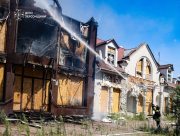 Херсон зазнав нових російських ударів: горіли квартири, балкони та господарські споруди