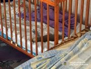 Дитяче ліжечко стало місцем падіння боєприпасу російського дрона в Херсоні