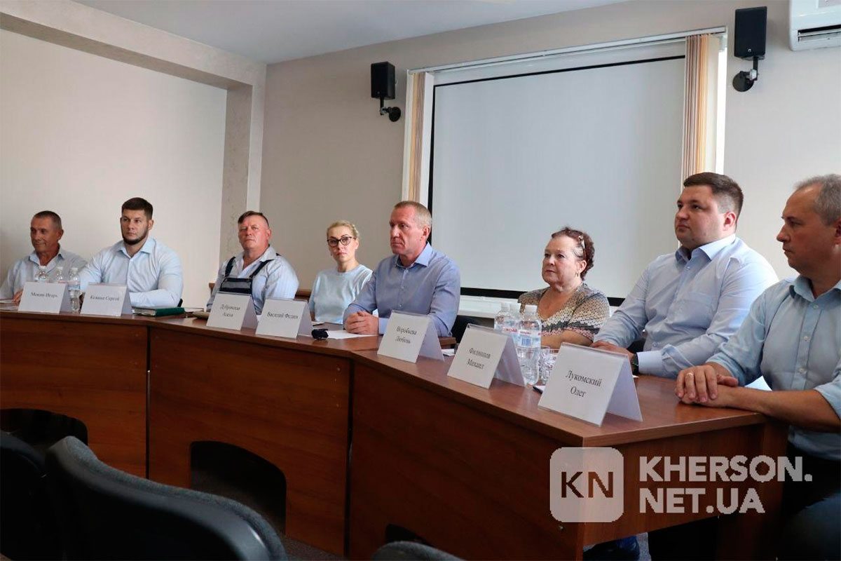 Херсон, мусор, маханизмы