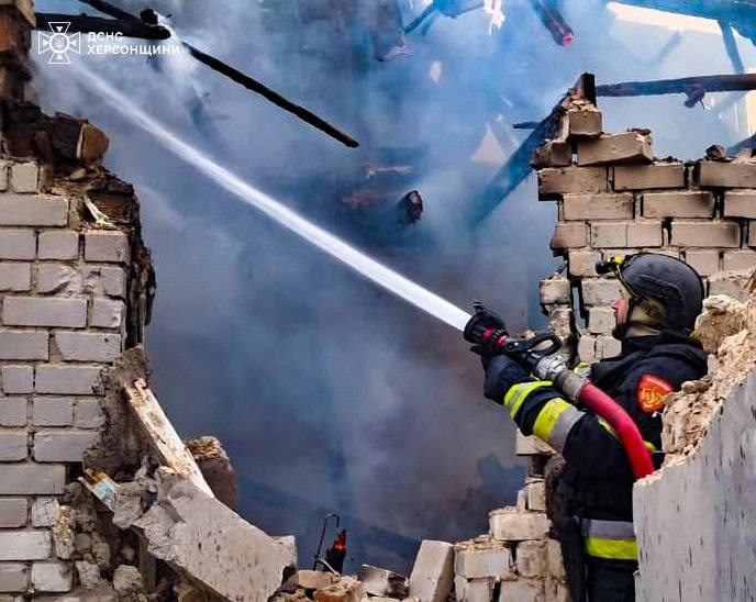 Рятувальники, ліквідували, пожежі, після, обстрілів, Білозерки, Херсонського, району, внаслідок, ворожих, обстрілів, загорілися, приватні, житлові, будинки, господарчі, споруди