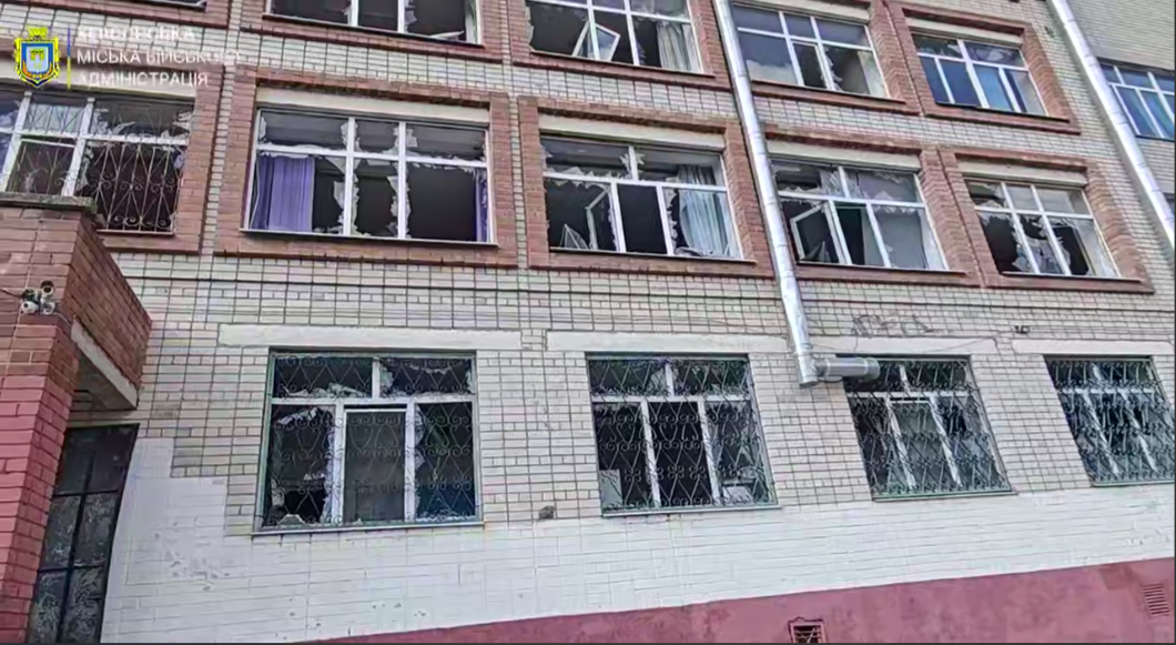 Учора, 11 вересня, російські, війська, прицільно, обстріляли, навчальний, заклад, Центральному, районі, Херсона, удар, ворожої, ракети, типу, Молнія, вибито, вікон, пошкоджено, двоє, дверей