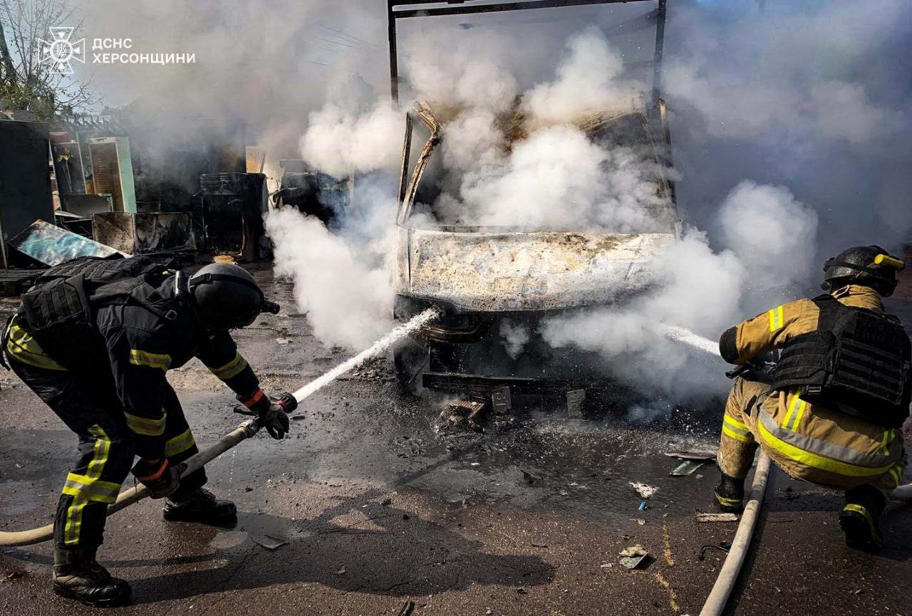 Херсоні, дрон, спричинив, пожежу, авто, спалахнула, житловому, секторі, оперативно, прибули, вогнеборці, рятувальники, ліквідували, пожежу, постраждалих, немає,