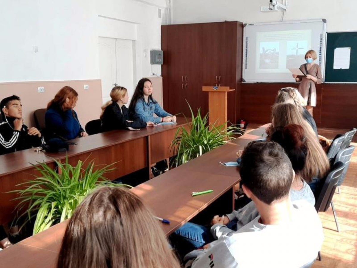 библиотека им.Гончара,лицей пищевой промышленности