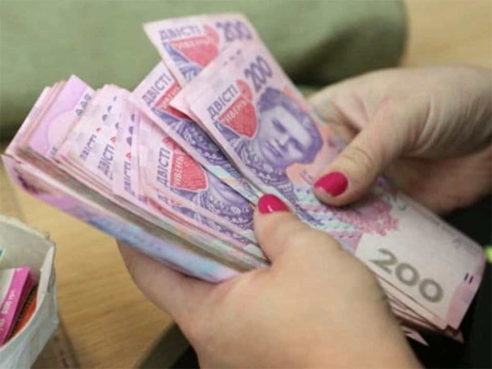 чиновники, сирота, нажилися