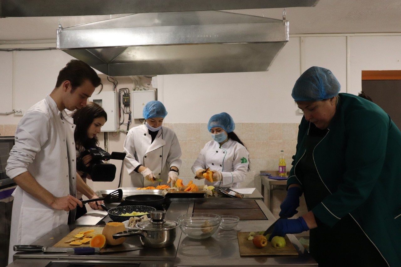 Херсон, харчування, школярі