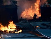 Ворожий обстріл Херсона спричинив масштабну пожежу складського приміщення