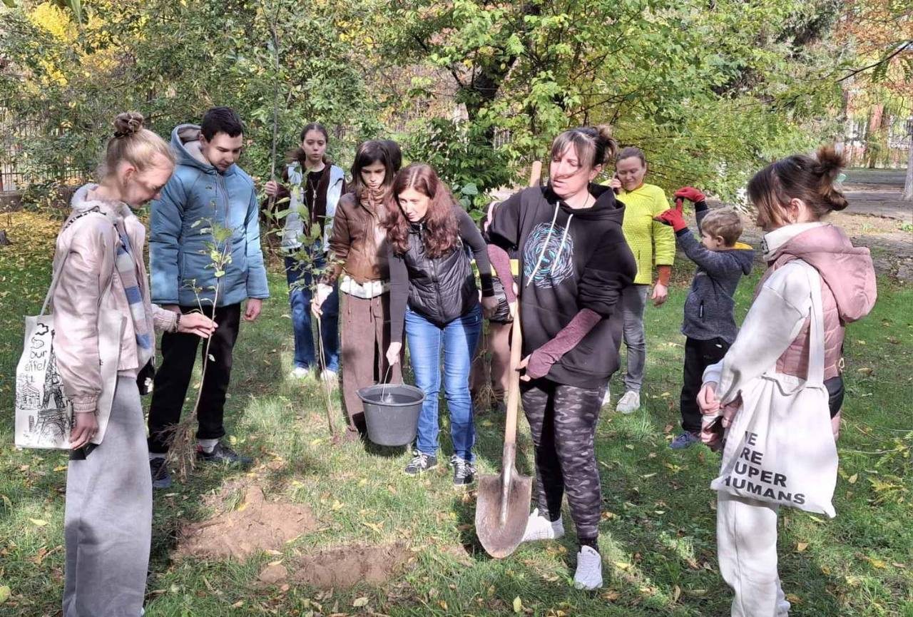 Здорові, бібліотеки, Міжнародного, дня, охорони, природи, читачі, Херсонської, центральної, бібліотеки, для дітей, долучилися, екологічної, місії, Юні, херсонці, висадили, фруктовий, сад