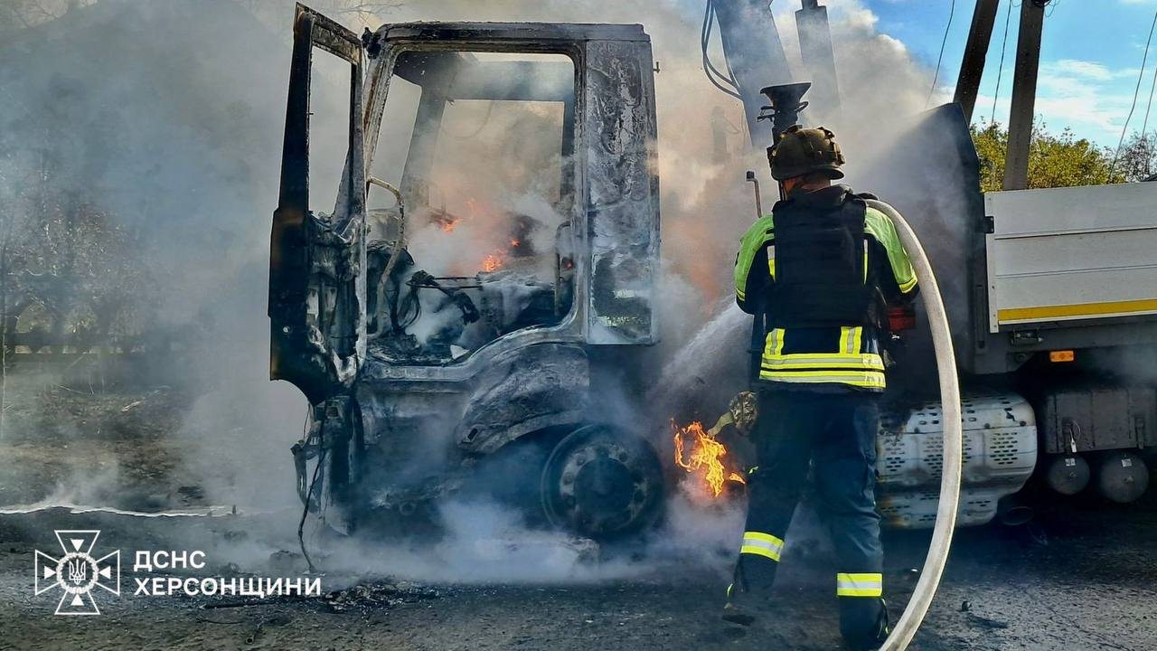 Херсонщині, дрон, армії, рф, атакував, вантажівку, сталася, пожежа, прибули, рятувальники, ліквідували, займання, повідомили, ГУ ДСНС, України, Херсонській, області, вчора, вдень, російські, війська, допомогою, безпілотника, атакували, вантажний, автомобіль, маніпулятором, території, Херсонщини